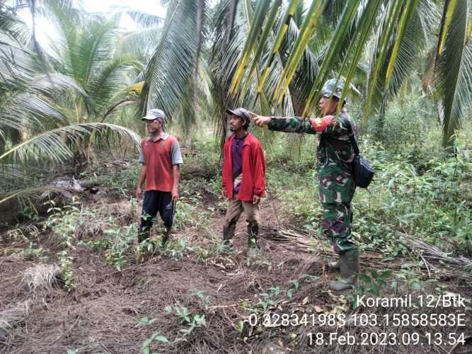 Babinsa Sampaikan Bahayanya Membakar Lahan