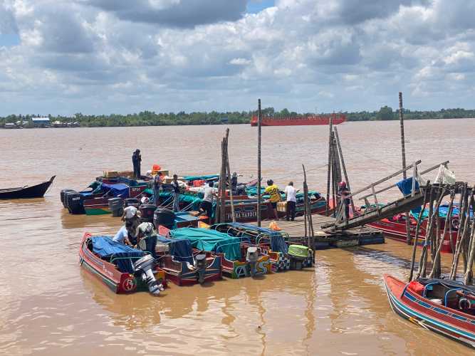 Tembilahan Ramai Kembali di Awal Ramadan,Warga Pesisir Kembali Bekerja dengan Transportasi Air