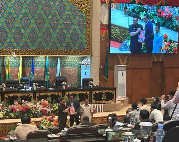 DPRD Riau Ajukan Dua Ranperda : Keterbukaan Informasi Publik dan Pemberdayaan Ketahanan Keluarga