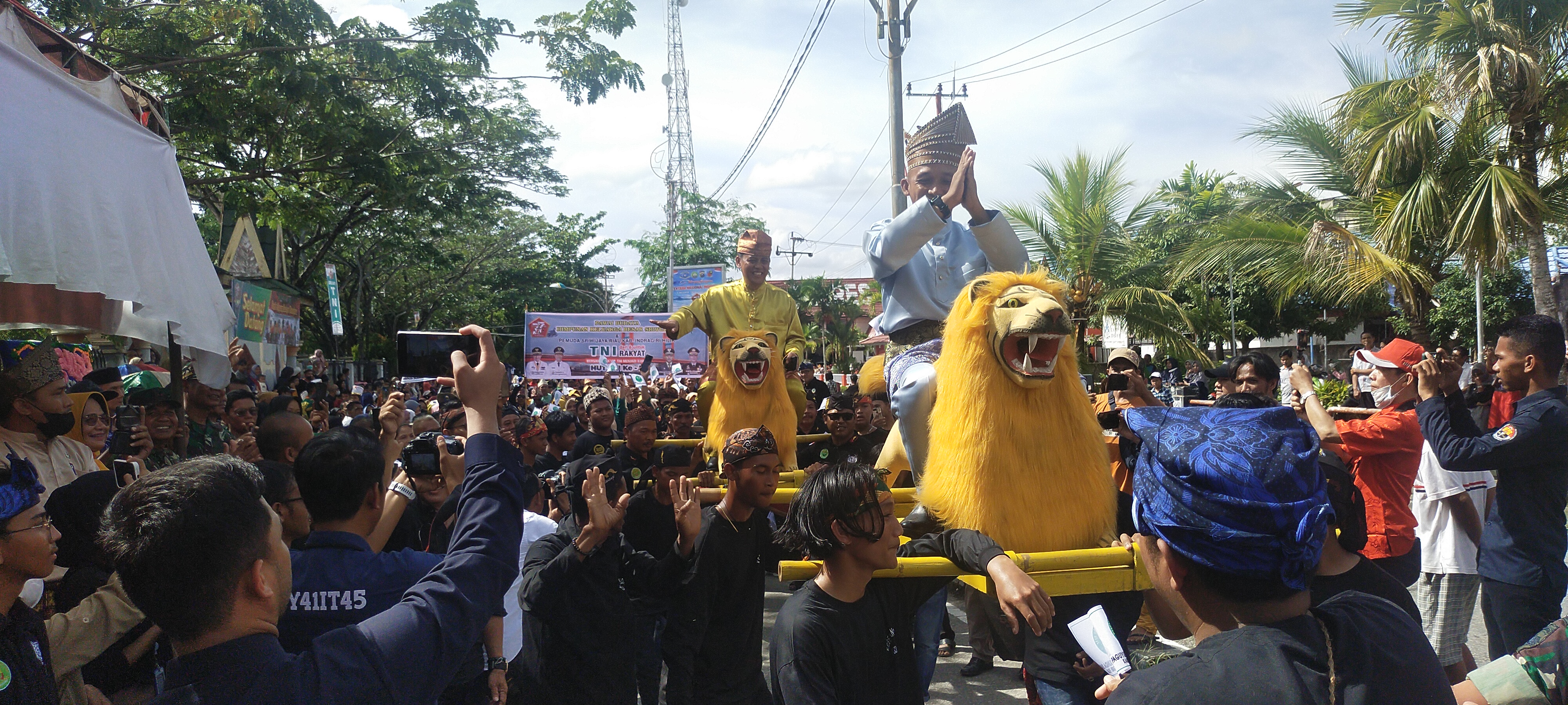 Pawai Pesta Ragam Budaya,Misuri Inhil Tampilkan Seni Sisingaan dan Sinden