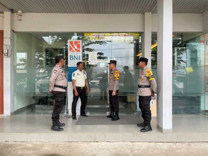 Kapolsek Kempas bersama Personil Patroli KRYD, Wujudkan Kamtibmas Aman dan Kondusif Jelang Natal dan Tahun Baru.