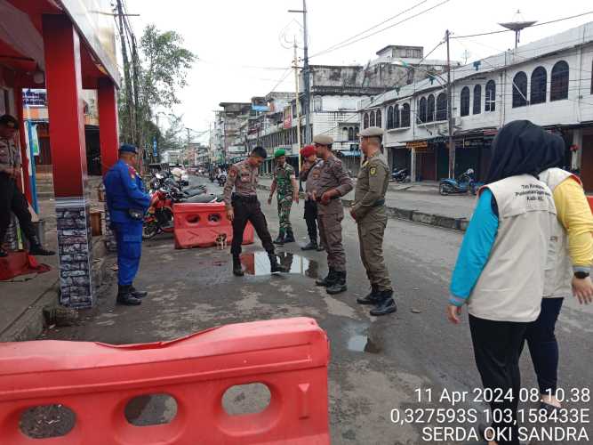 Babinsa Koramil 01/Tembilahan  Atur Lalu Lintas Arus Mudik Pada  H+2 Lebaran