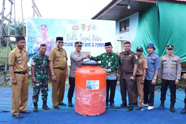 Serentak seluruh Indonesia, Polres Inhil turut Beri Bantuan Sumur Bor dan Pompa Air di Sekolah