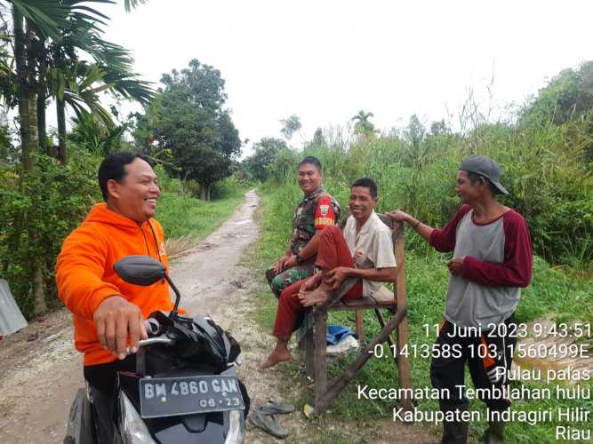 Sertu Suherman Babinsa Koramil 01/Tembilahan Berikan Penyuluhan Kepada Warga