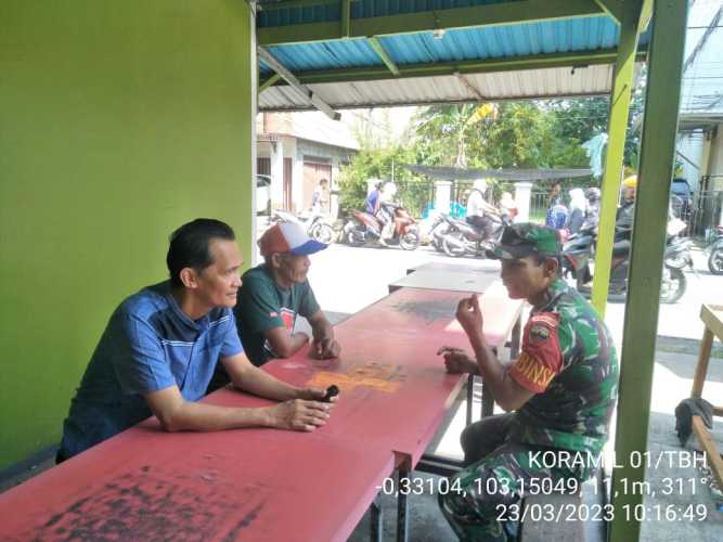 Masa Bulan Puasa Sertu Jondri Beri Semangat Kepada Warga