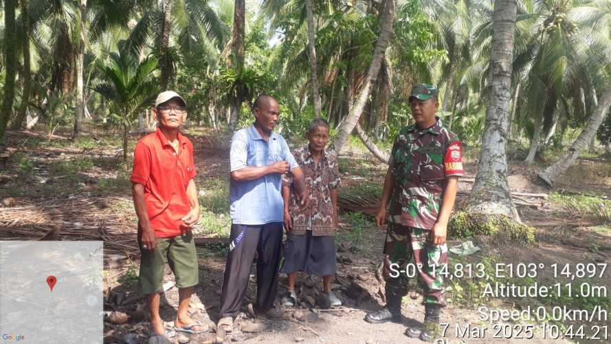 Babinsa Koramil 12/Btk Lakukan Patroli dan Sosialisasi Antisipasi Karhutla di Kelurahan Sungai Piring