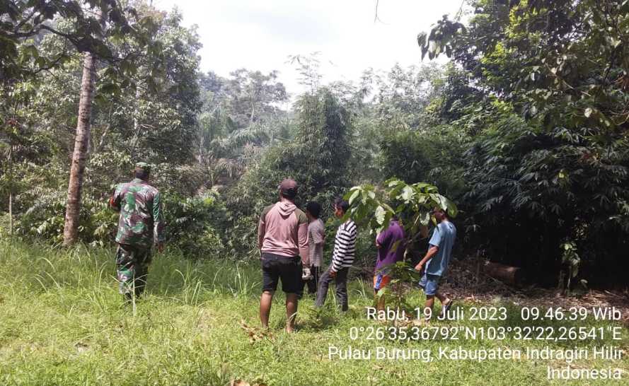 Babinsa Lakukan Patroli Karhutlah dan Kamtibmas