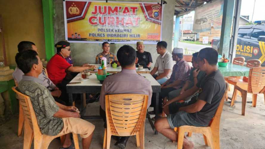 Dalam Jumat Curhat, Kapolsek Kempas Ciptakan Kamtibmas Aman dan Kondusif Jelang Ramadhan 1446 H