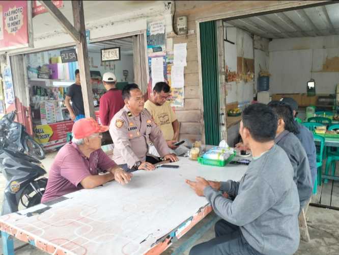 Meminimalisir Terjadinya Gangguan Kamtibmas,Kasubsektor Sencalang Polsek Keritang Menyambangi Masyarakat dalam Sosialisasi