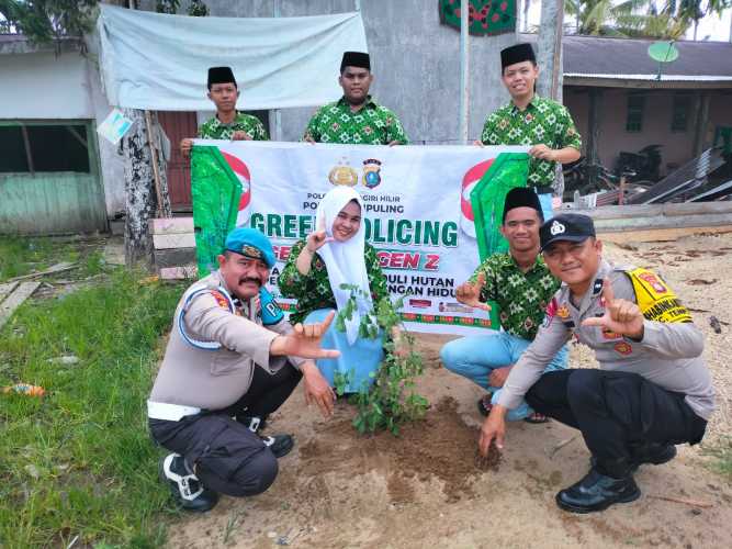Polsek Tempuling Laksanakan Program Green Policing, Tanamkan Cinta Lingkungan Sejak Dini di Ponpes Darussalam
