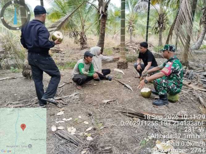 Babinsa Koramil 12/Batang Tuaka Edukasi Warga Sungai Luar Bijak Membuka Lahan, Cegah Karhutla di Musim Kemarau