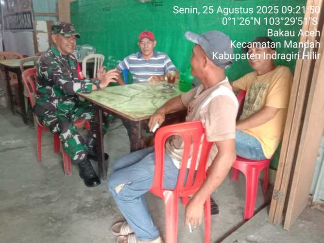 Babinsa Sertu Mistar Pererat Silaturahmi dan Tingkatkan Koordinasi Sosial dengan Warga Desa Bakau Aceh