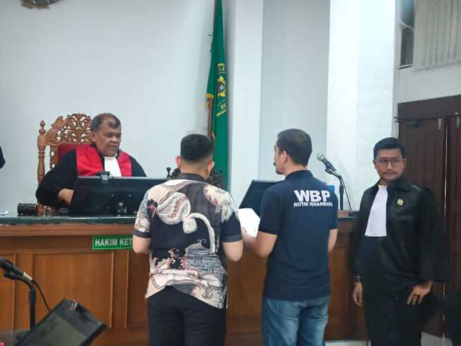 Dimaafkan Korban, Hakim Minta Penganiaya Pria Gendong Bayi di Assofa Buat Video Klarifikasi