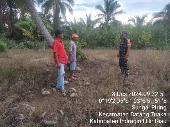 Serda Fero A.Duha Babinsa Koramil 12/Batang Tuaka Patroli Sosialisasi Karlahut Rutin