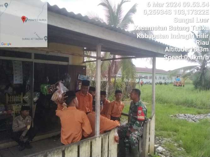 Serda Syafrijon Menerapkan Hidup Saling Tolong Menolong Kepada Para Siswa