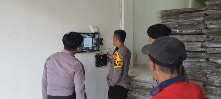 Kapolres Inhil Cek CCTV Gudang Logistik KPU