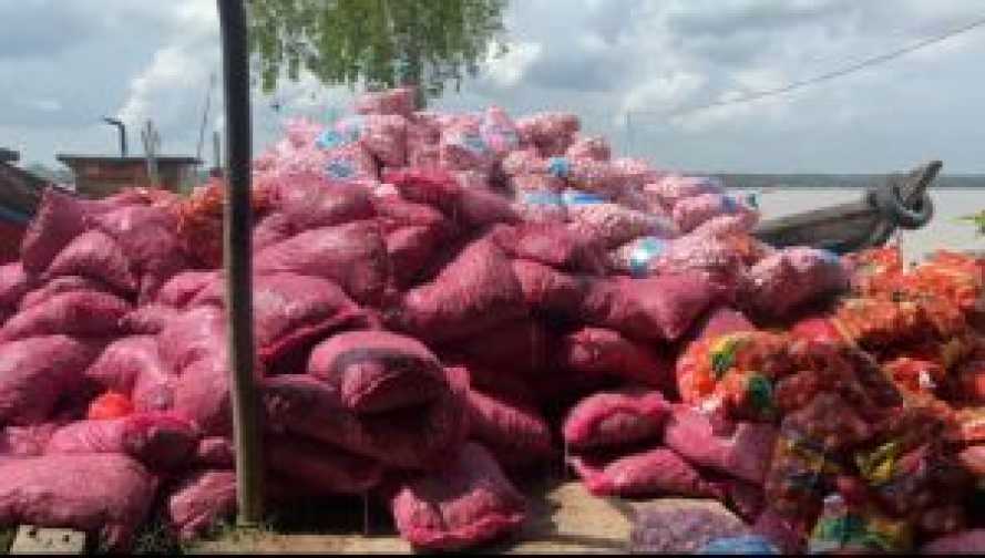 TNI Berhasil Amankan Puluhan Ton Bawang dan Cabai Ilegal dari Kepri di Inhil