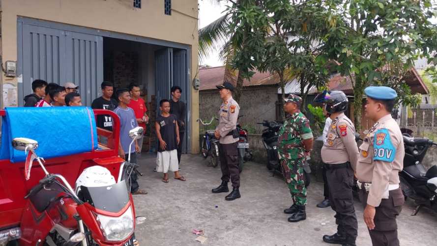 Babinsa Bersama Tim Memantau Aksi Unjuk Rasa Hari Buruh