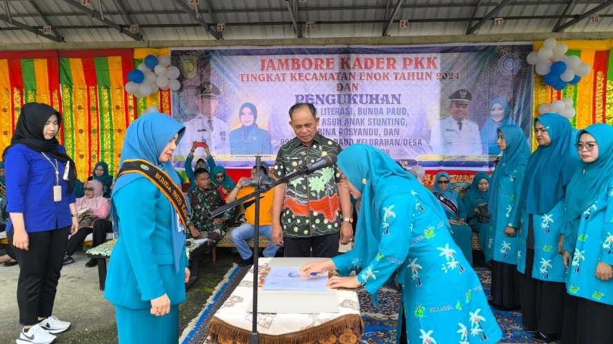 Pj. Bupati Herman bersama Pj. Ketua TP PKK Hj.Katerina Susanti kembali membuka Jambore Kader PKK tingkat Kecamatan Enok