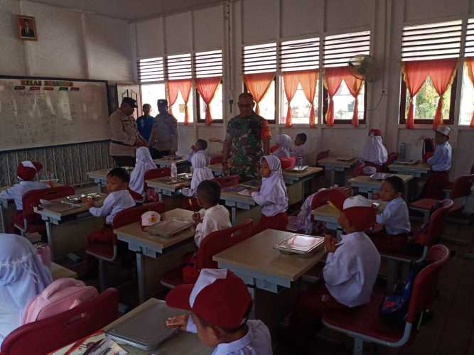 Babinsa Sertu Anton Laksanakan  pendampingan Tim SPPG di Tembilahan Hilir