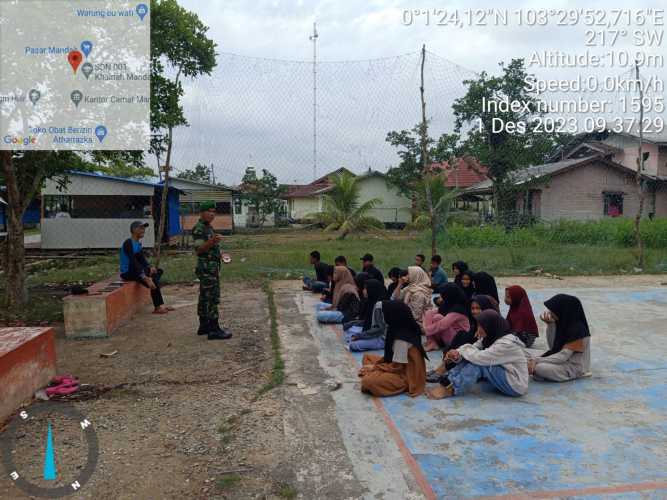 Babinsa Berikan Pengetahuan Dasar Wasbang Kepada Pelajar Tsanawiyyah