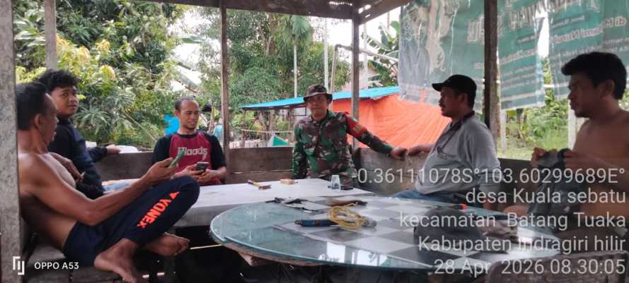 Babinsa Kuala Sebatu Gencarkan Sosialisasi Antisipasi Cuaca Ekstrim Melalui Komsos