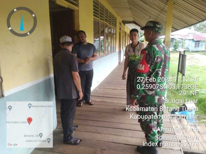 Babinsa Koramil 12/Batang Tuaka Lakukan Komsos di Sekolah Nurul Huda, Ingatkan Pentingnya Keamanan Asrama Santri