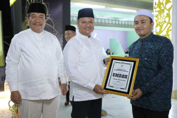 Bupati Berikan Biaya Umroh Kepada Pemenang