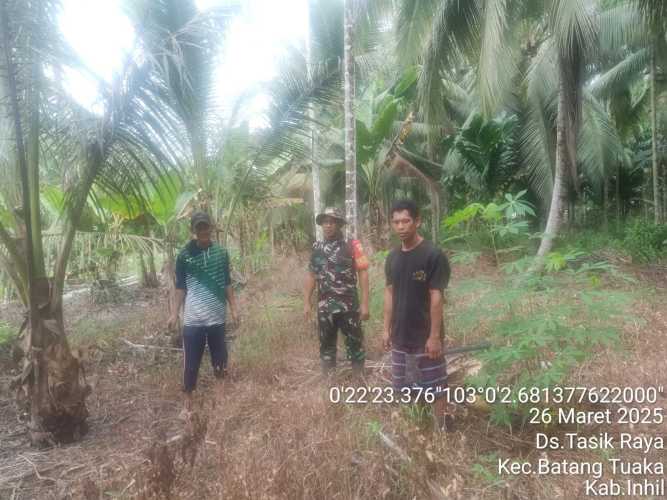 Babinsa Koramil 12/Btk Sosialisasikan Pencegahan Karhutla di Desa Tasik Raya