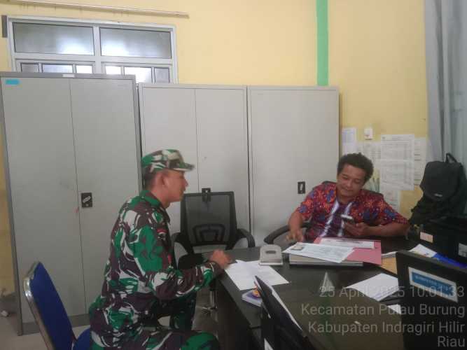 Babinsa Koramil 11/PBR Lakukan Pendataan Demografi di Desa Keramat Jaya