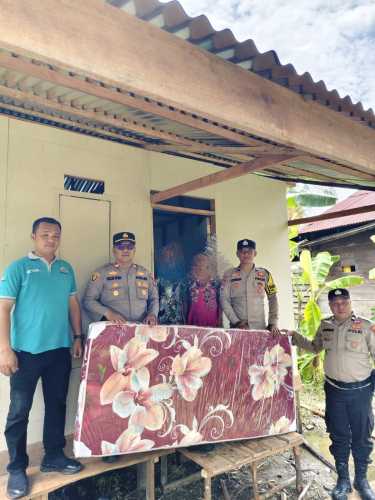 Di Bulan Ramadhan, Polsek Tempuling Bantu Pembangunan Rumah ODGJ di Kelurahan Pangkalan Tujuh