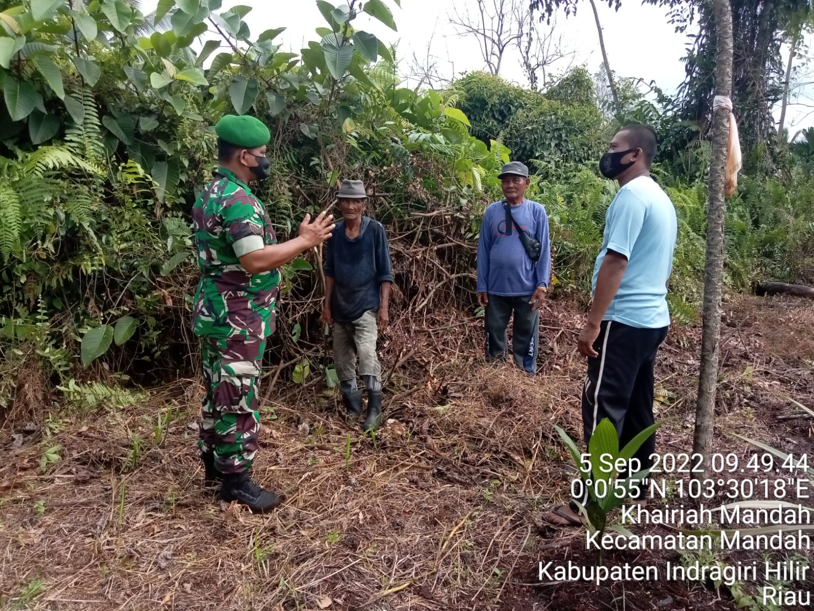 Serka JM.Sialagan Babinsa Koramil 08/Mandah Patroli Karhutlah Konsistensi