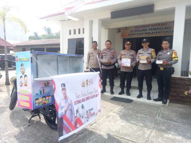 Budaya Literasi dan Perpustakaan Keliling Polsek Tempuling Diapresiasi Pihak Sekolah