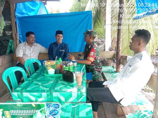Babinsa Desa Bakau Aceh Tingkatkan Kerukunan dan Ketentraman Warga Melalui Komsos Rutin