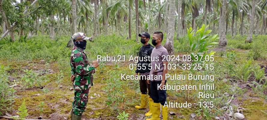 Sertu Siswanto Beri Perhatian Desa Sri Danai Dalam Monitoring Karhutlahnya