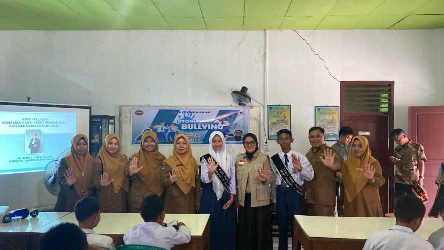 Lawyer Masuk Sekolah, Tanamkan Keberanian dan Empati di Hati Pelajar SMPN 1 Tembilahan