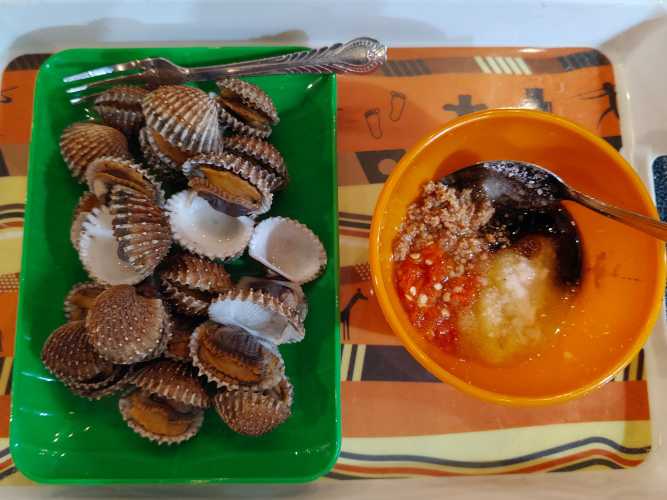 Bib Coffee Tembilahan: Dimana Kerang Rebus Sambal Kacang Nanas Bertemu Nuansa Lawas