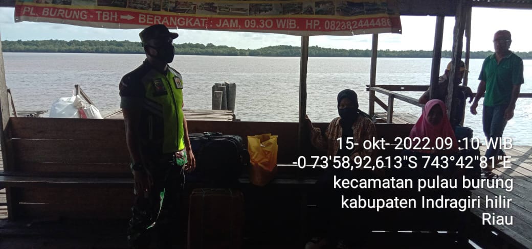 Serda Supardiyanto Babinsa Koramil 11/Pulau Burung Kodim 0314/Inhil Evaluasi Penerapan Protokes