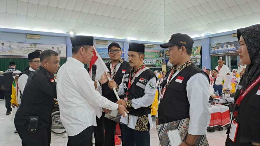 Bupati Rokan Hilir Lepas Jemaah Haji Provinsi Riau Kloter Terakhir