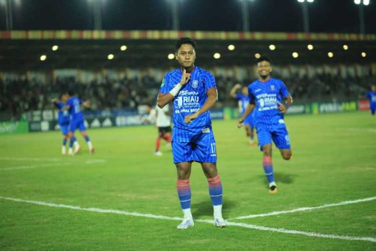 Ujian Pertama Sukses! Racikan Baru Aji Santoso Bawa PSPS Tekuk Persekat