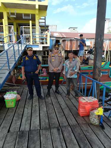 Jelang Mudik Lebaran,Kapolsek Pulau Burung Awasi Kapasitas Penumpang di Pelabuhan Boat KM 00