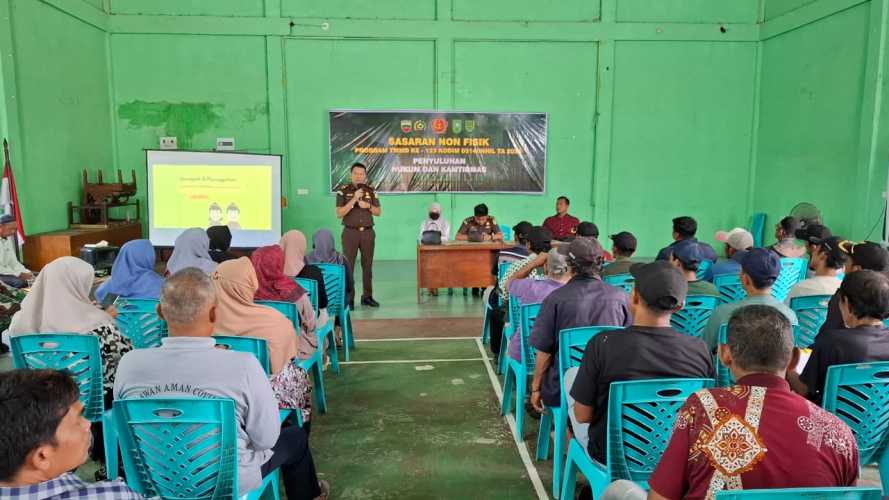 Personil Koramil 12 Batang Tuaka Ikuti Penyuluhan Hukum dan Kamtibmas dalam TMMD ke-123 di Inhil