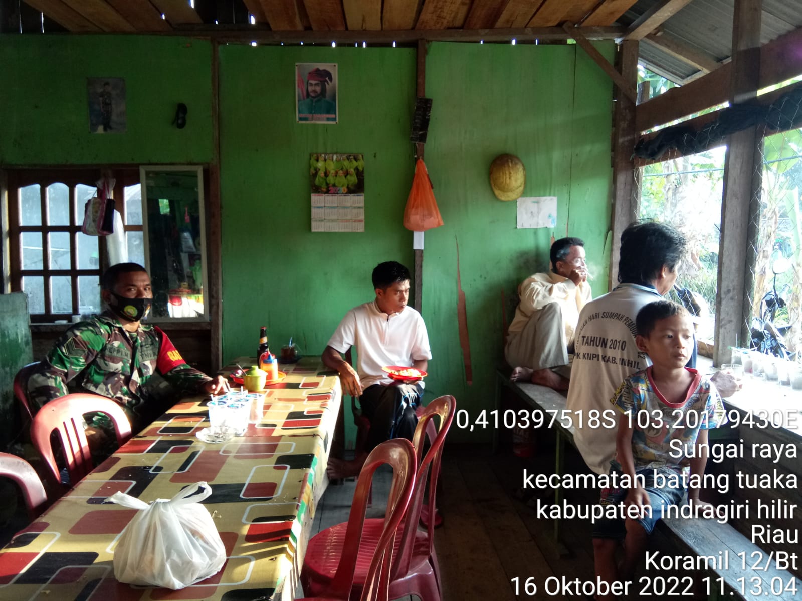 Serka Hepi Martison Babinsa Koramil 12/Batang Tuaka Duduk Bersama Tokoh Pemuda