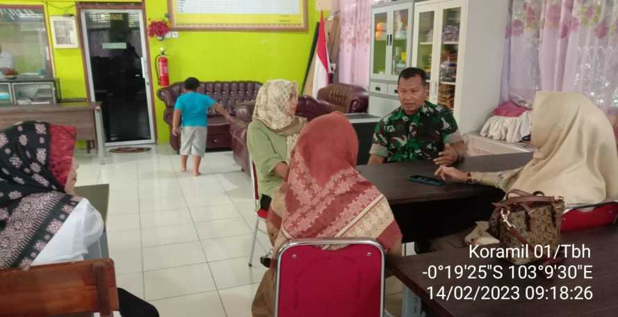 Kunjungan Silaturahmi Babinsa Bersama Guru Pengajar SDN 004