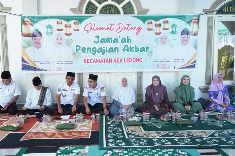 TP PKK Kabupaten Asahan Hadiri Pengajian Akbar di Desa Padang Sipirok