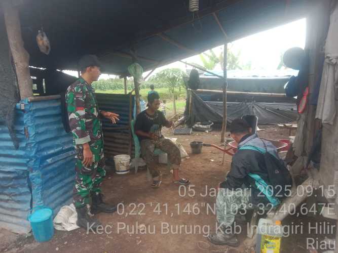 Sambang Babinsa,Memperkuat Ikatan Sosial di Desa Pulau Burung