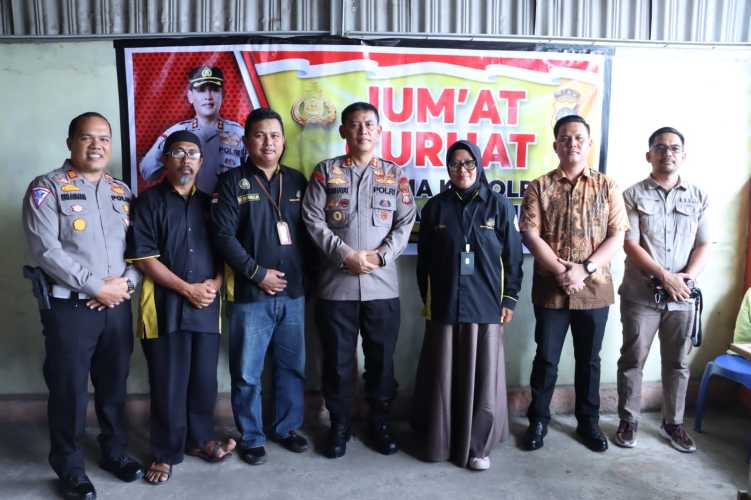 Jum'at Curhat, Kapolres Inhil Nongkrong dengan Anak Muda