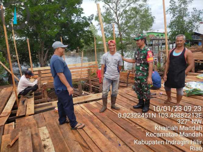 Babinsa Lakukan  Pengawasan Pemilu dan Himbauan Kepada Elemen Masyarakat