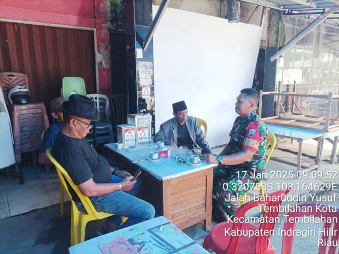 Babinsa Tembilahan Kota Gelar Komsos, Meningkatkan Kondusifitas Pasar