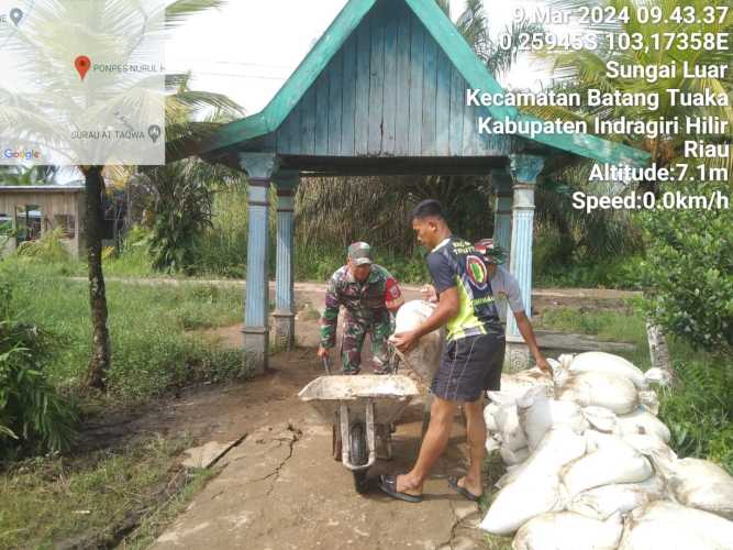 Pembangunan Musholla MTs.Nurul Huda Masih Terus di Gesa Personil Koramil Batang Tuaka